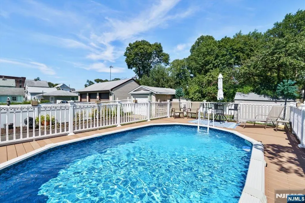 371 2nd Avenue Lyndhurst, NJ 07071