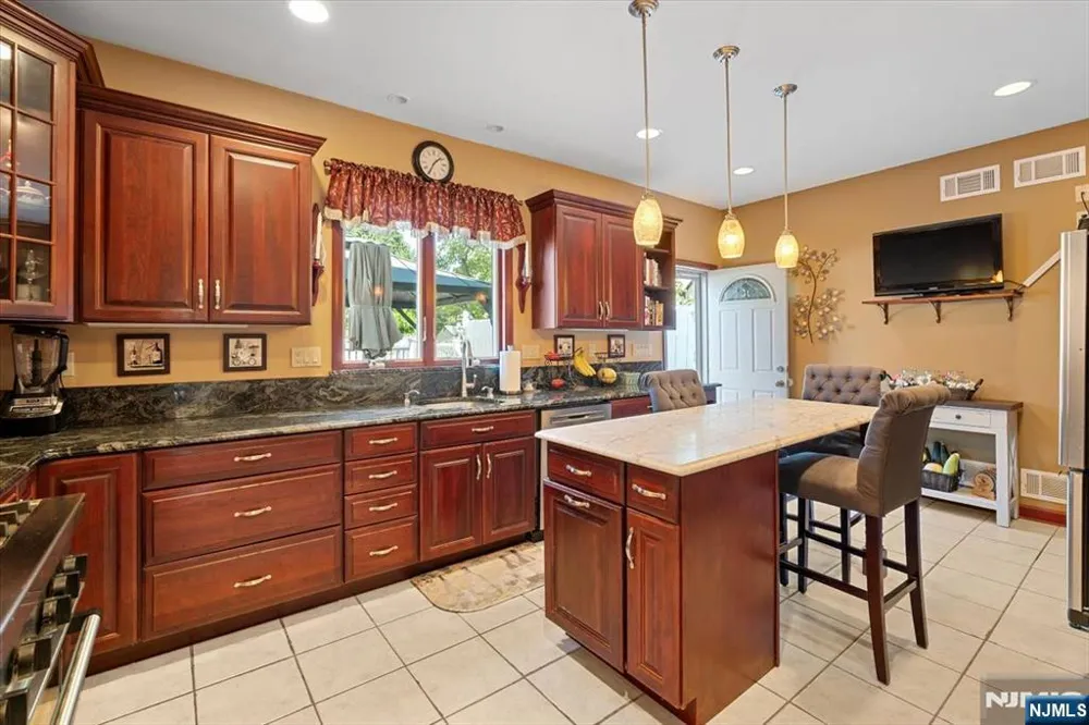 371 2nd Avenue Lyndhurst, NJ 07071