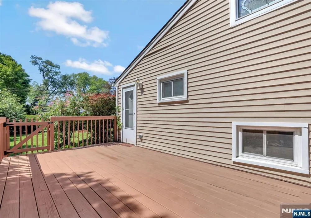8 Libby Avenue Pequannock Township, NJ 07444