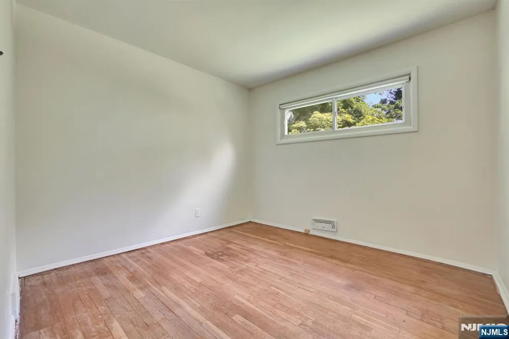 8 Libby Avenue Pequannock Township, NJ 07444