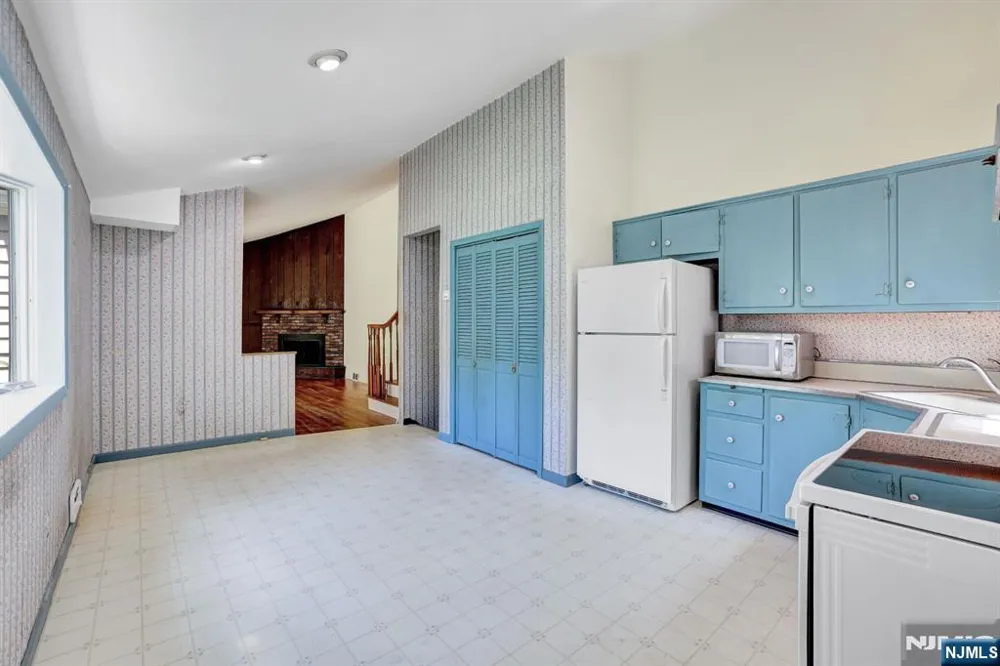 8 Libby Avenue Pequannock Township, NJ 07444