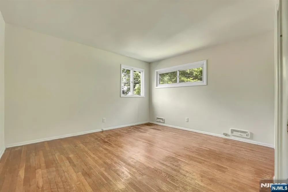 8 Libby Avenue Pequannock Township, NJ 07444