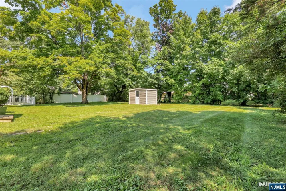8 Libby Avenue Pequannock Township, NJ 07444