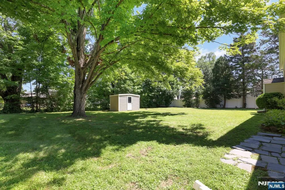 8 Libby Avenue Pequannock Township, NJ 07444