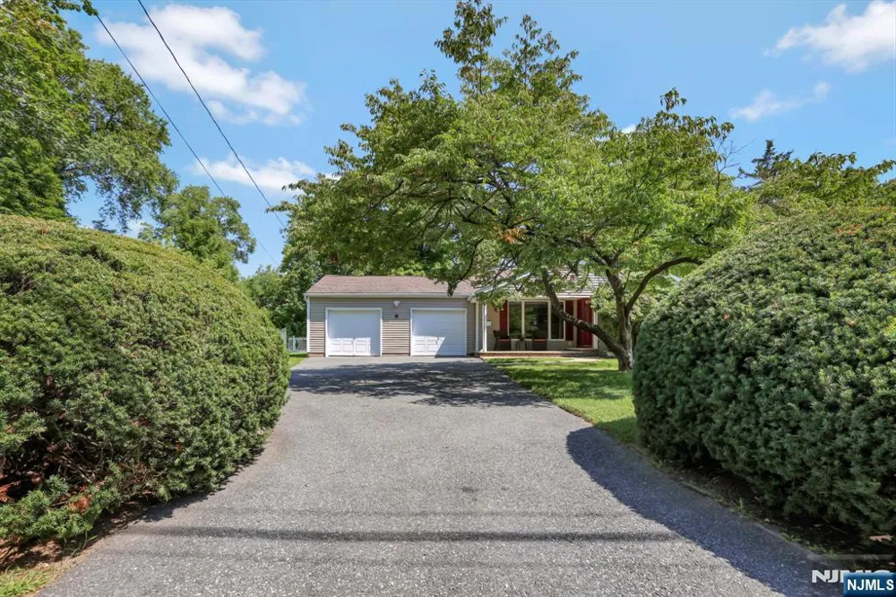 8 Libby Avenue Pequannock Township, NJ 07444