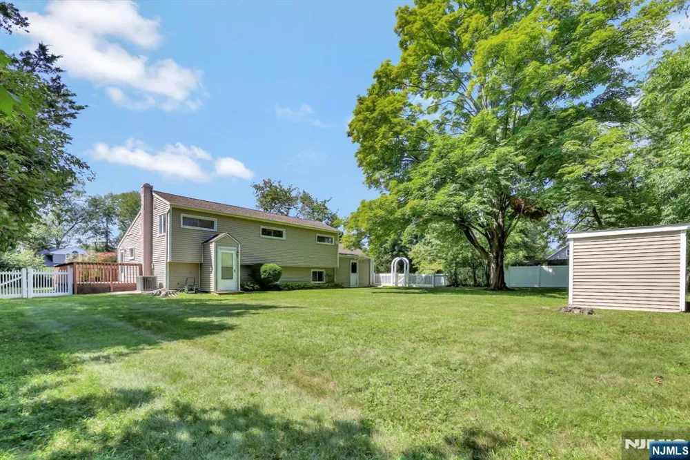 8 Libby Avenue Pequannock Township, NJ 07444