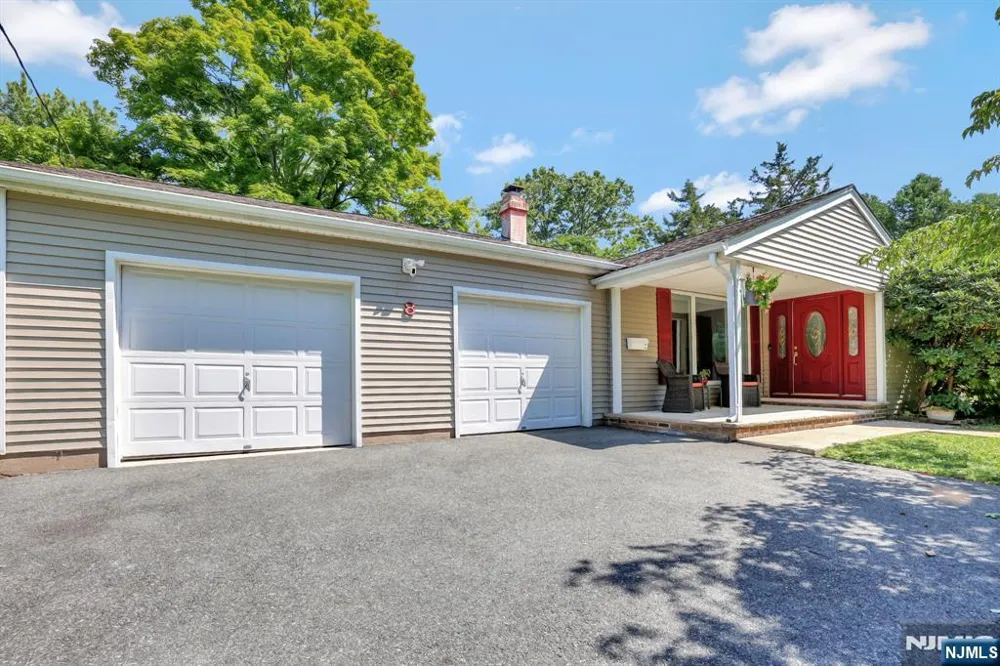 8 Libby Avenue Pequannock Township, NJ 07444