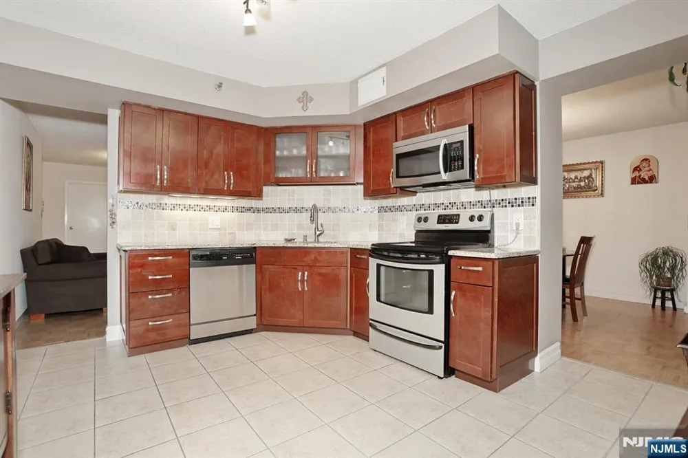 316 Prospect Avenue 4K Hackensack, NJ 07601