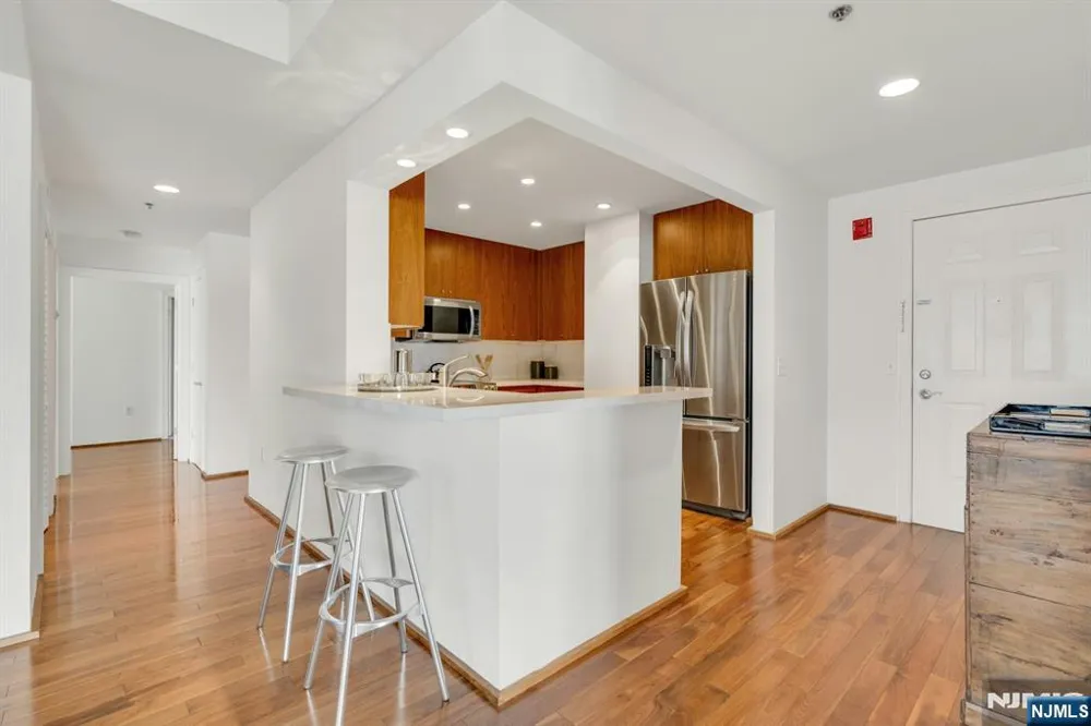 3219 City Place Edgewater, NJ 07020