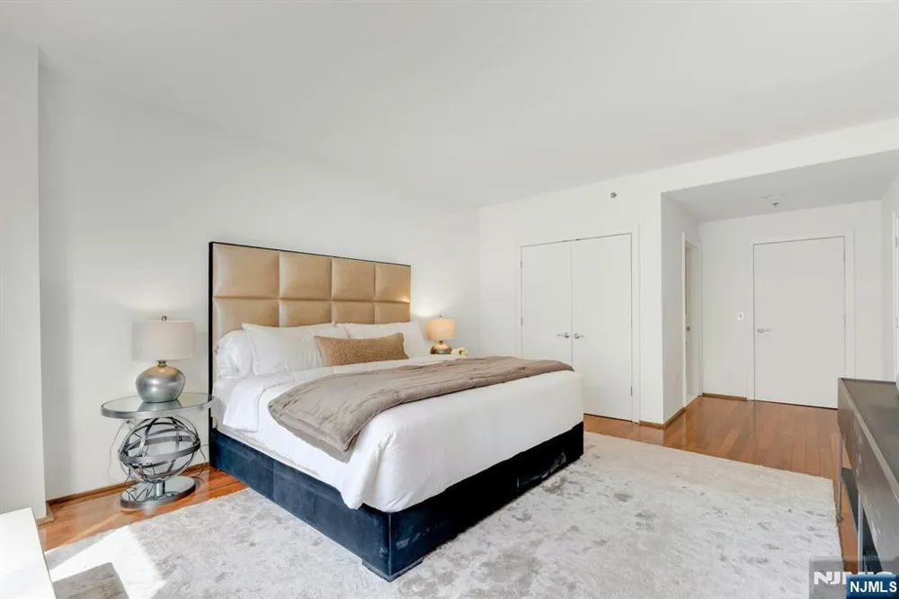 3219 City Place Edgewater, NJ 07020