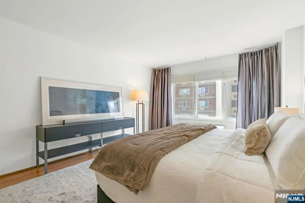 3219 City Place Edgewater, NJ 07020