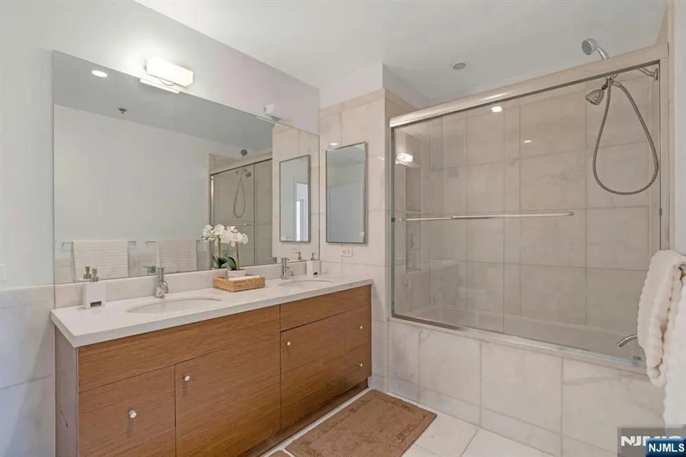 3219 City Place Edgewater, NJ 07020