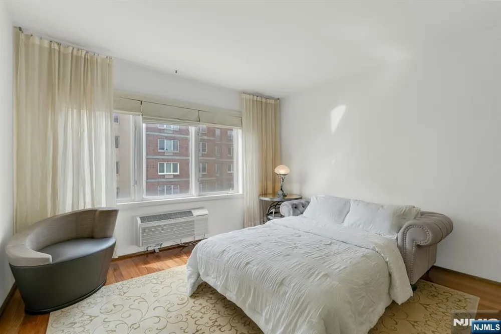 3219 City Place Edgewater, NJ 07020