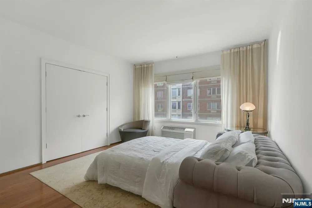 3219 City Place Edgewater, NJ 07020