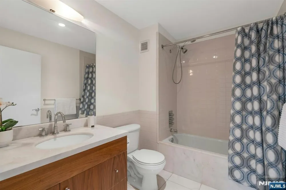 3219 City Place Edgewater, NJ 07020