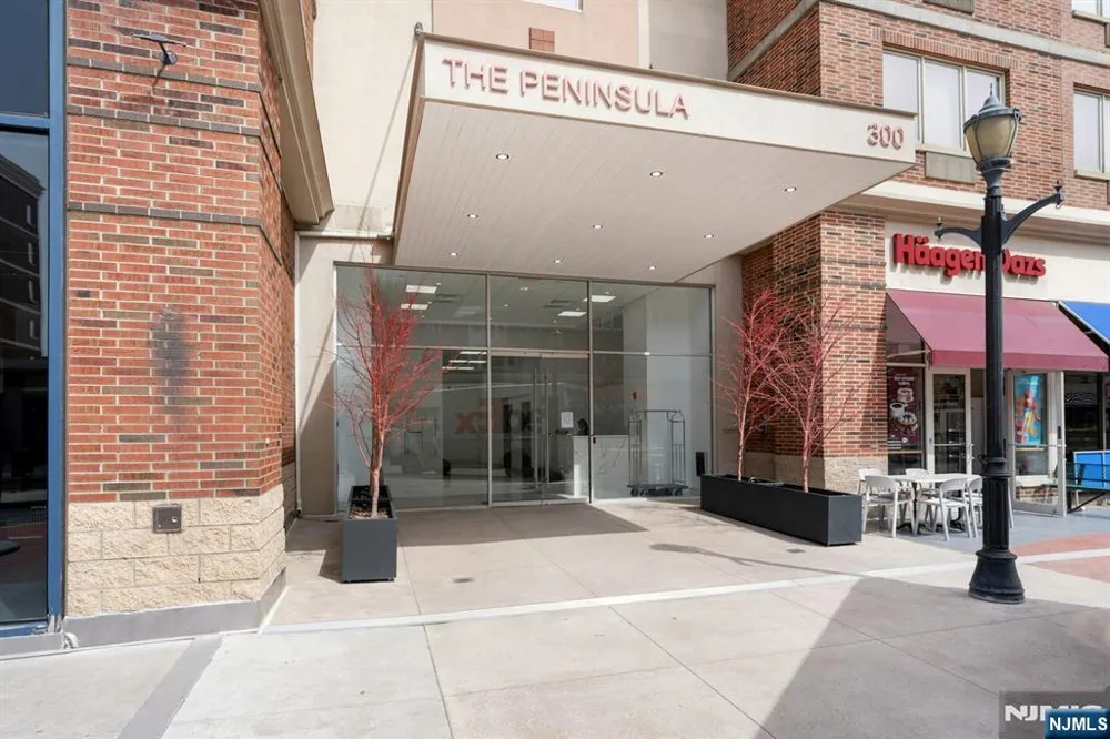 3219 City Place Edgewater, NJ 07020