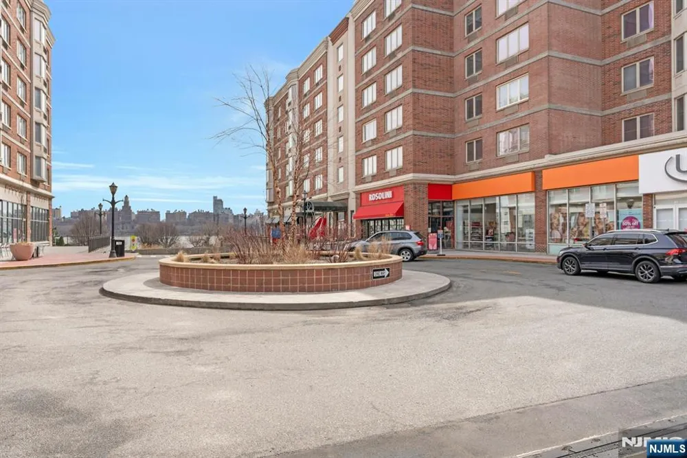 3219 City Place Edgewater, NJ 07020
