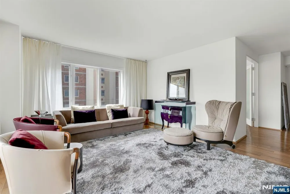 3219 City Place Edgewater, NJ 07020