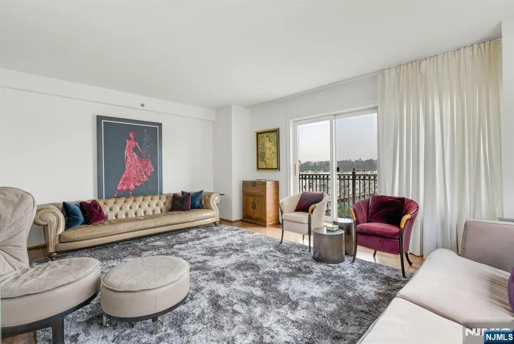 3219 City Place Edgewater, NJ 07020