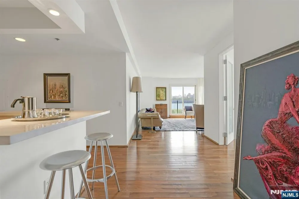 3219 City Place Edgewater, NJ 07020