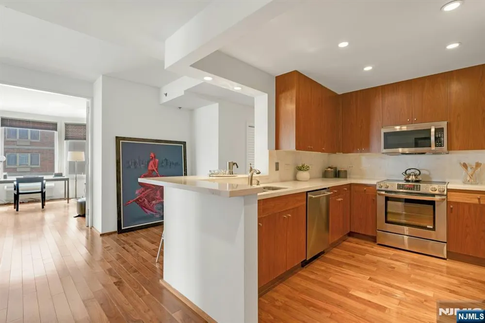 3219 City Place Edgewater, NJ 07020