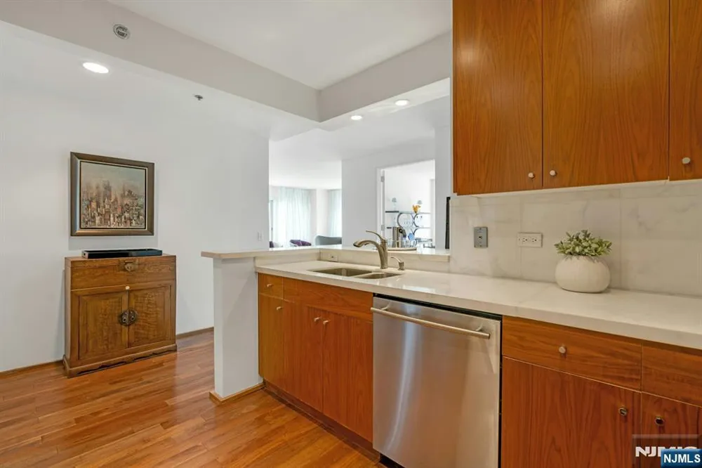 3219 City Place Edgewater, NJ 07020