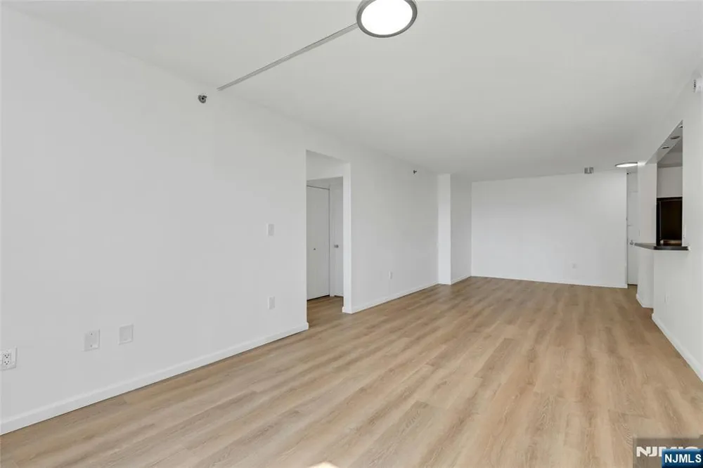 45 River Drive 702 Jersey City, NJ 07310