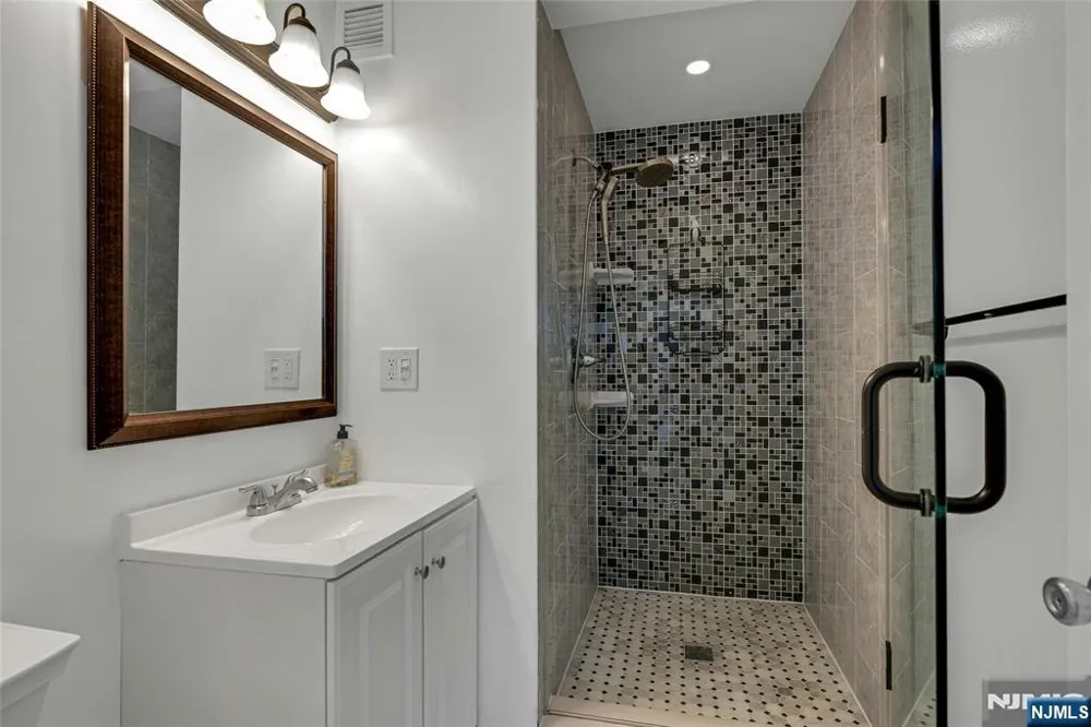 45 River Drive 702 Jersey City, NJ 07310