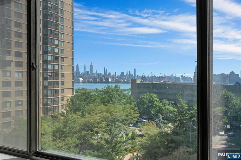 45 River Drive 702 Jersey City, NJ 07310