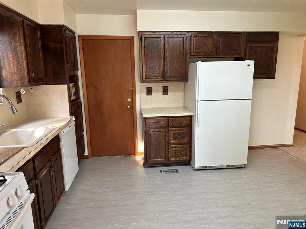 123 E Harwood Terrace 1 Palisades Park, NJ 07650
