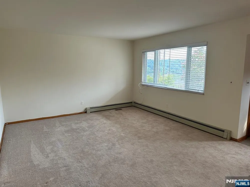 123 E Harwood Terrace 1 Palisades Park, NJ 07650