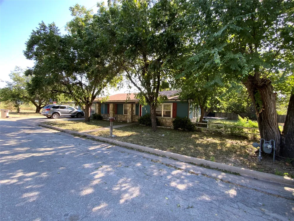 110 Ervin Street Comanche, TX 76442