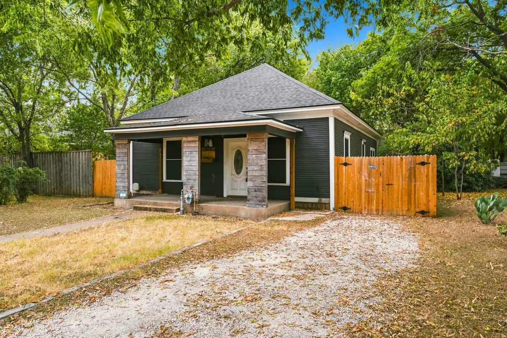 203 Pendell Avenue Cleburne, TX 76033