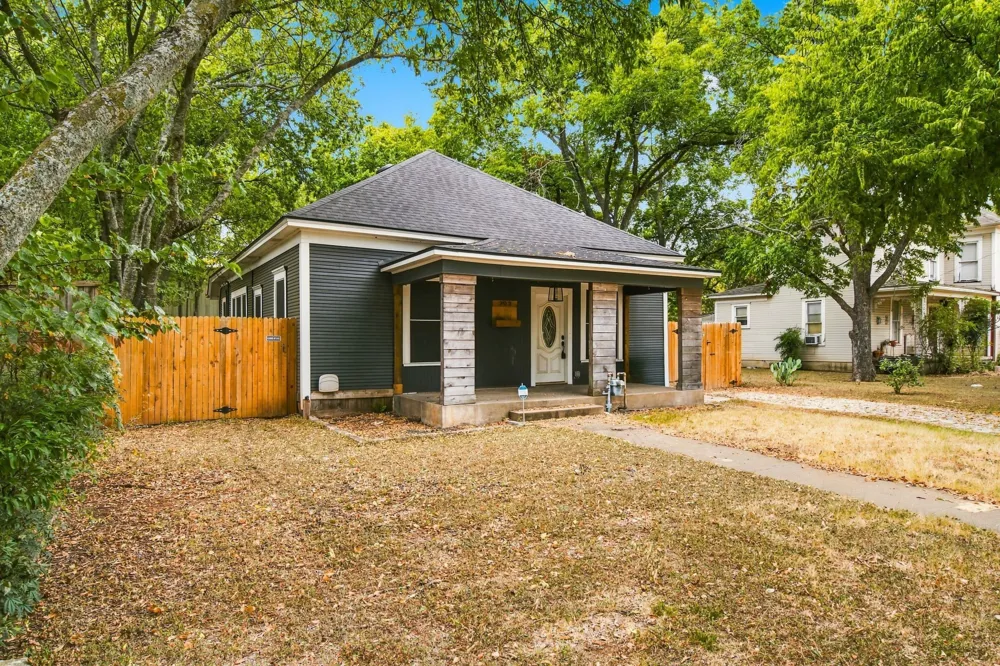 203 Pendell Avenue Cleburne, TX 76033