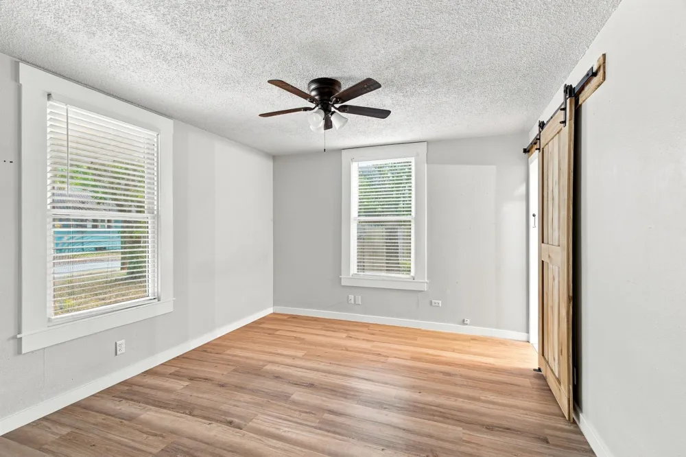 203 Pendell Avenue Cleburne, TX 76033