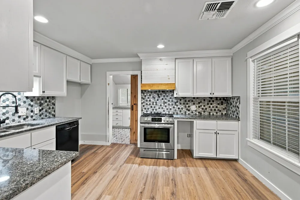 203 Pendell Avenue Cleburne, TX 76033