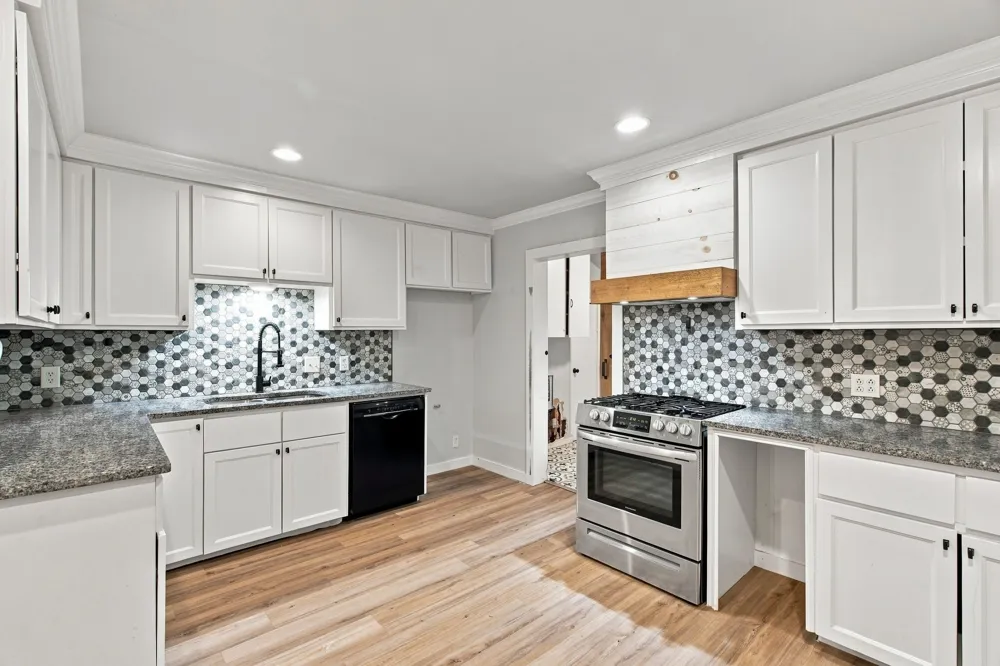 203 Pendell Avenue Cleburne, TX 76033