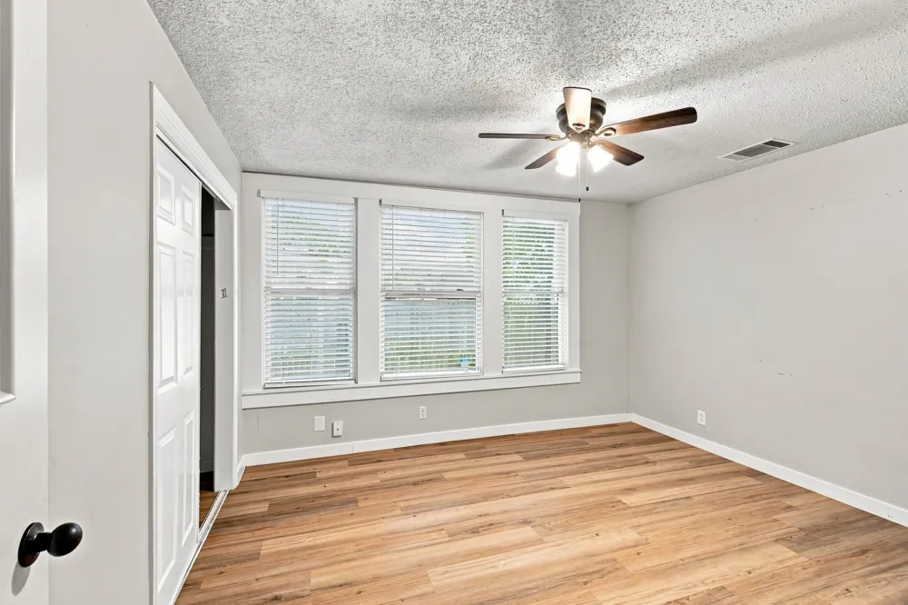 203 Pendell Avenue Cleburne, TX 76033