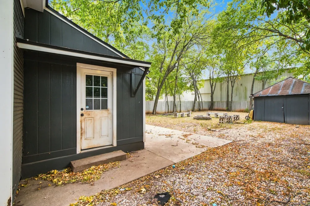 203 Pendell Avenue Cleburne, TX 76033