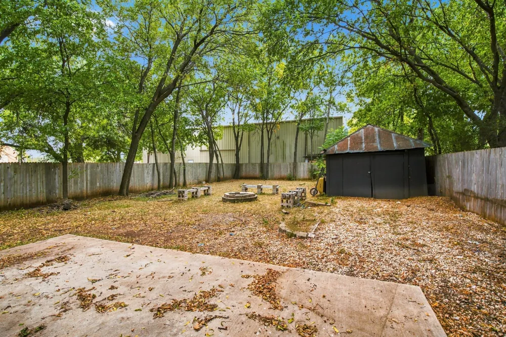 203 Pendell Avenue Cleburne, TX 76033