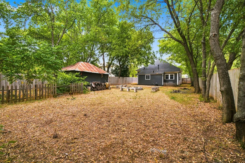 203 Pendell Avenue Cleburne, TX 76033