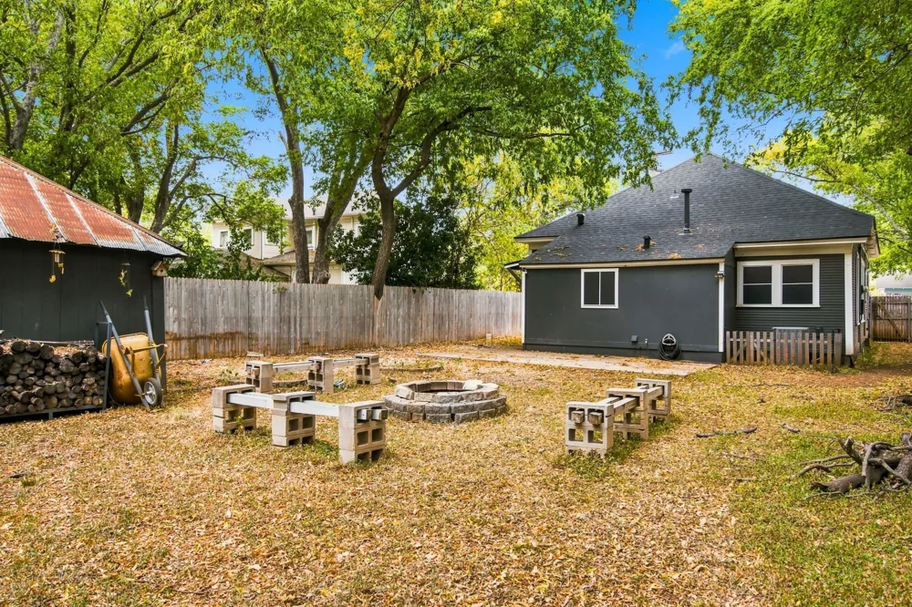 203 Pendell Avenue Cleburne, TX 76033