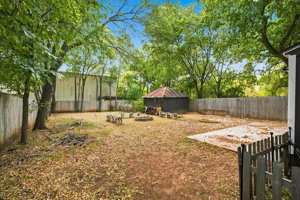 203 Pendell Avenue Cleburne, TX 76033