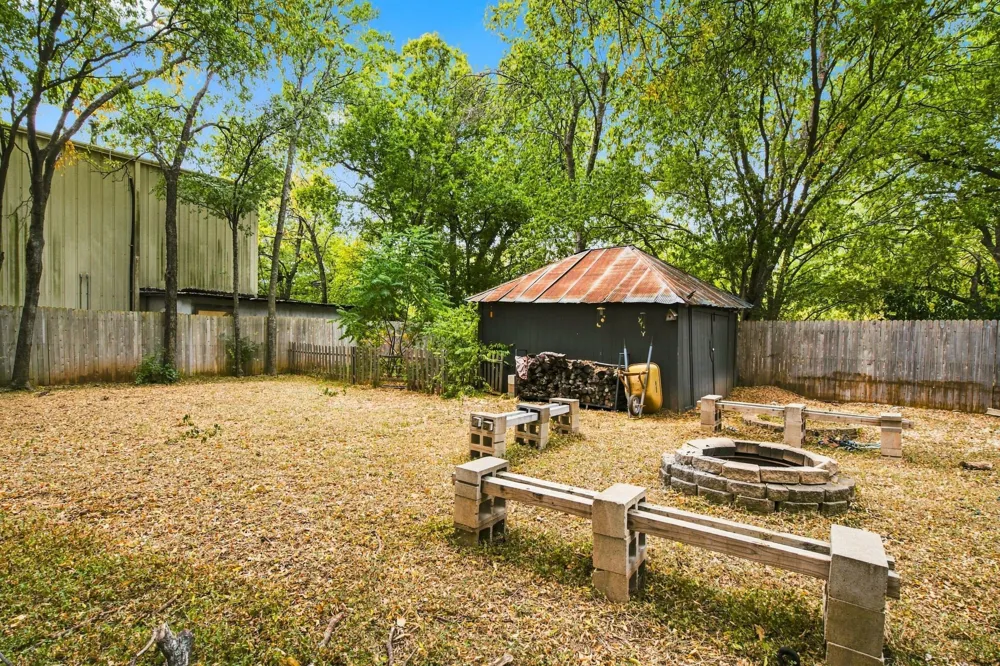 203 Pendell Avenue Cleburne, TX 76033