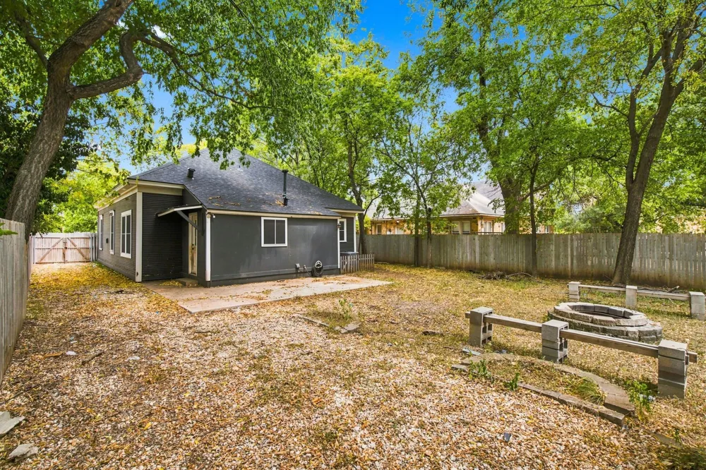 203 Pendell Avenue Cleburne, TX 76033