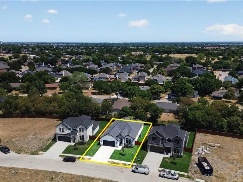 118 Emma Street Red Oak, TX 75154