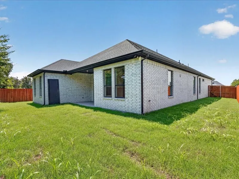 118 Emma Street Red Oak, TX 75154