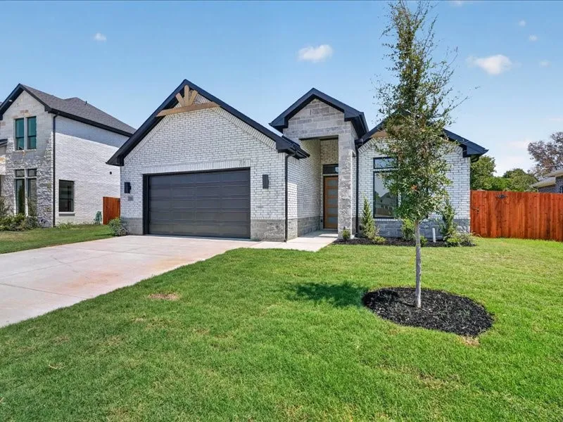 118 Emma Street Red Oak, TX 75154