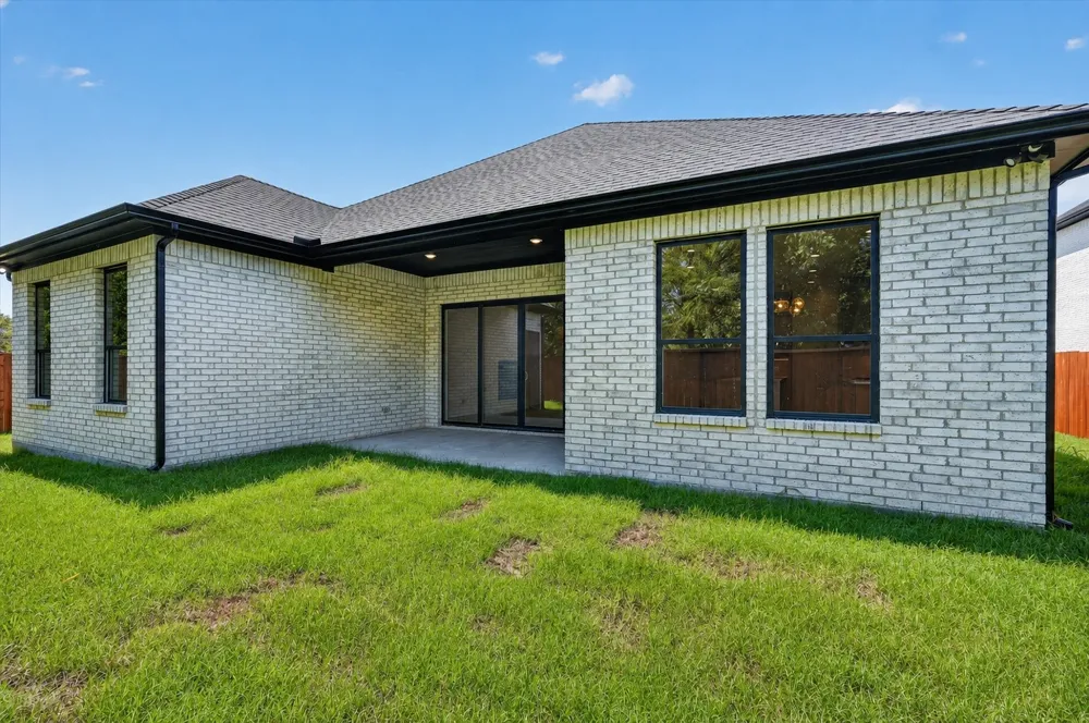 118 Emma Street Red Oak, TX 75154