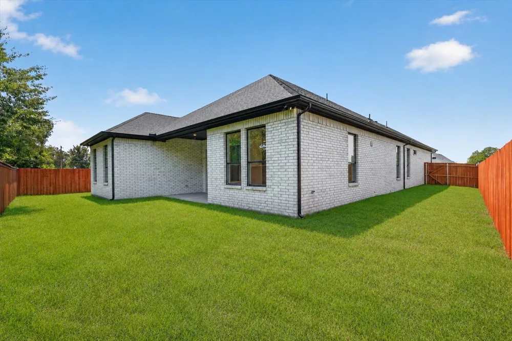 118 Emma Street Red Oak, TX 75154